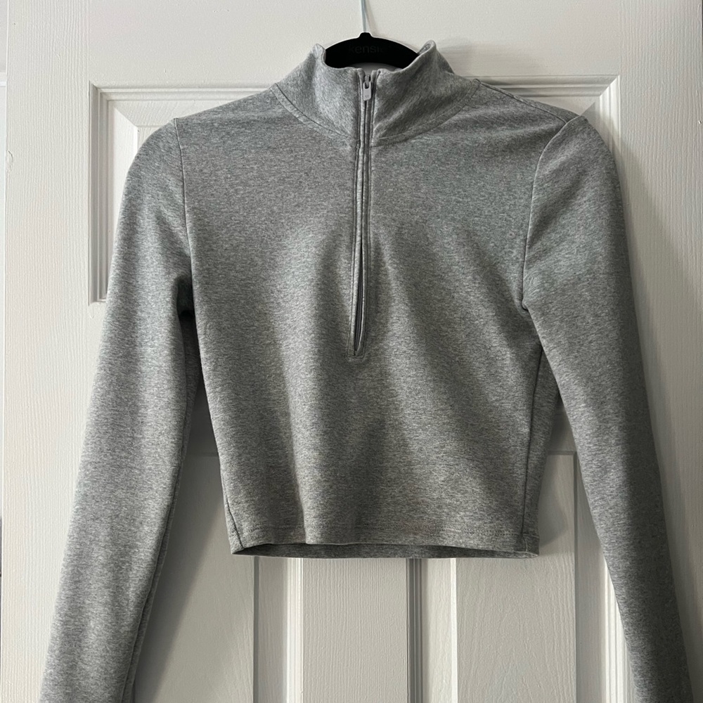Aritzia quarter zip cropped longsleeve
